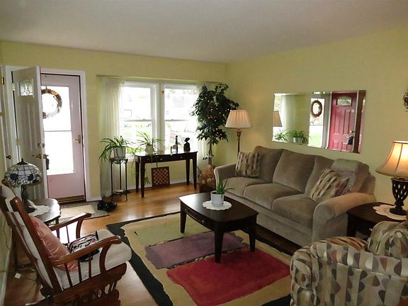 2nd image of 1516 Linden Ave