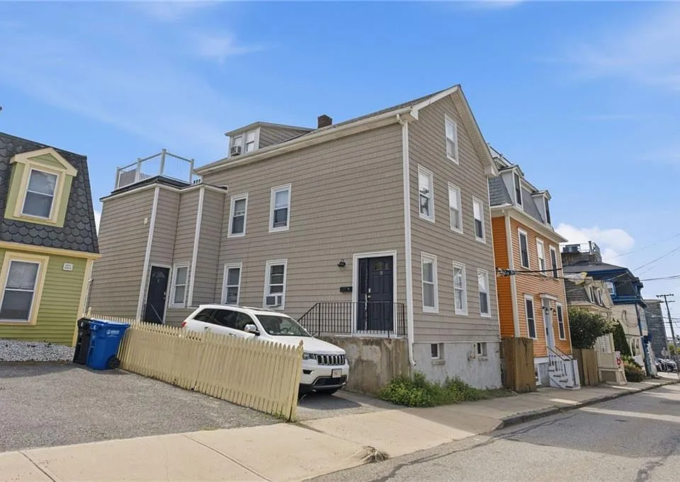 19 Howard St #3