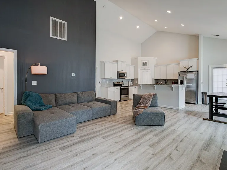 1428 Ardennes Dr — Photo 7