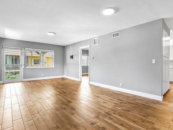 5th image of 140 NE 19th Ct APT 206E