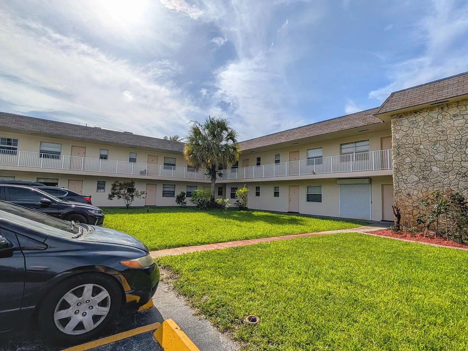 1 bed, 1.0 bath, 573 sqft, $1,545 — Photo 3