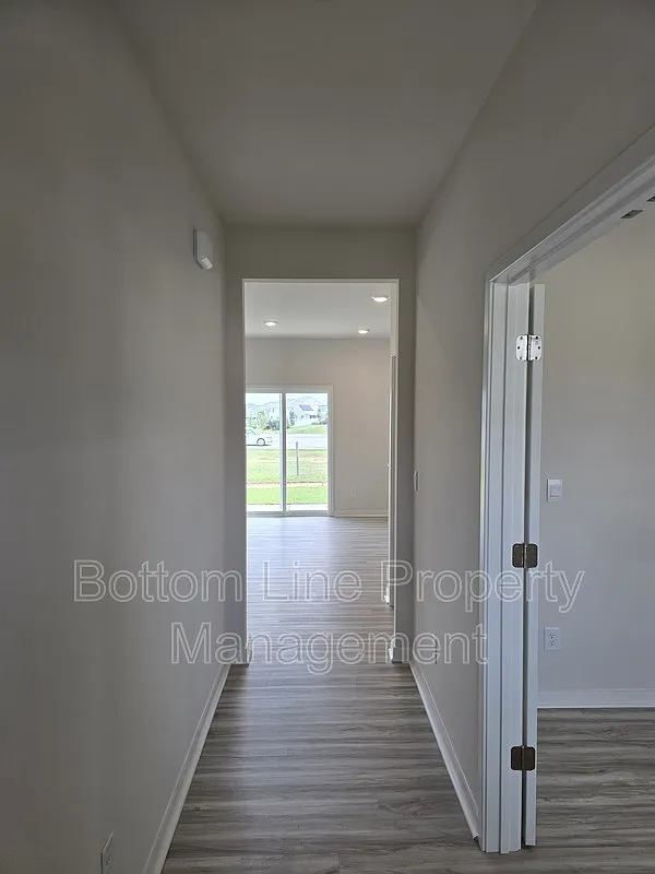 4 bed, 2.5 bath, 2175 sqft, $2,295 — Photo 4