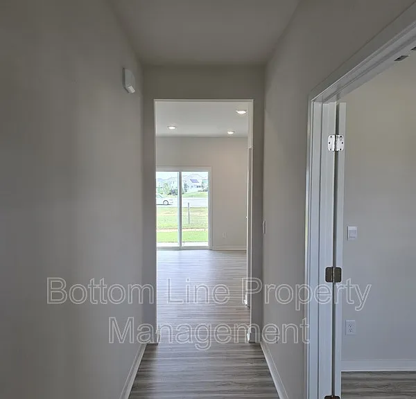 549 Blackpool Ct — Photo 4