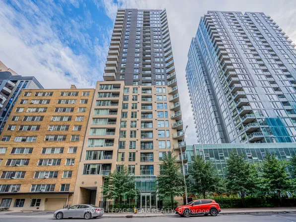 40 Nepean St #1306, Ottawa, ON K2P 0X5