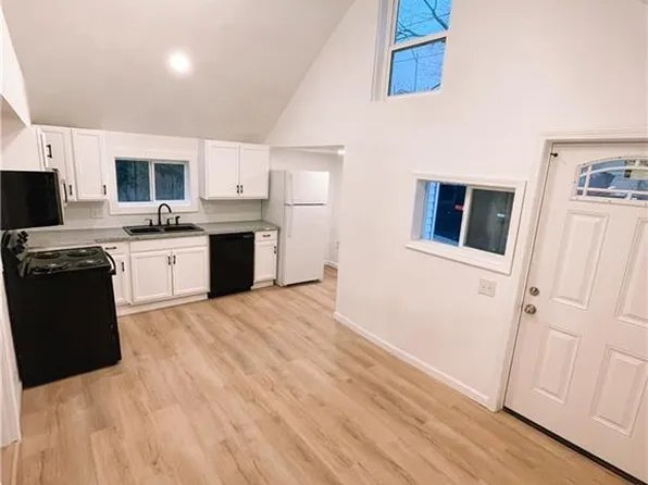 8633 N Main St, Kansas City, MO 64155