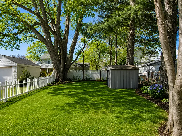 93 Hollywood Ave — Photo 49