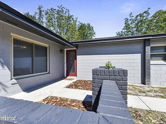 3rd image of 6120R Shakespeare Dr