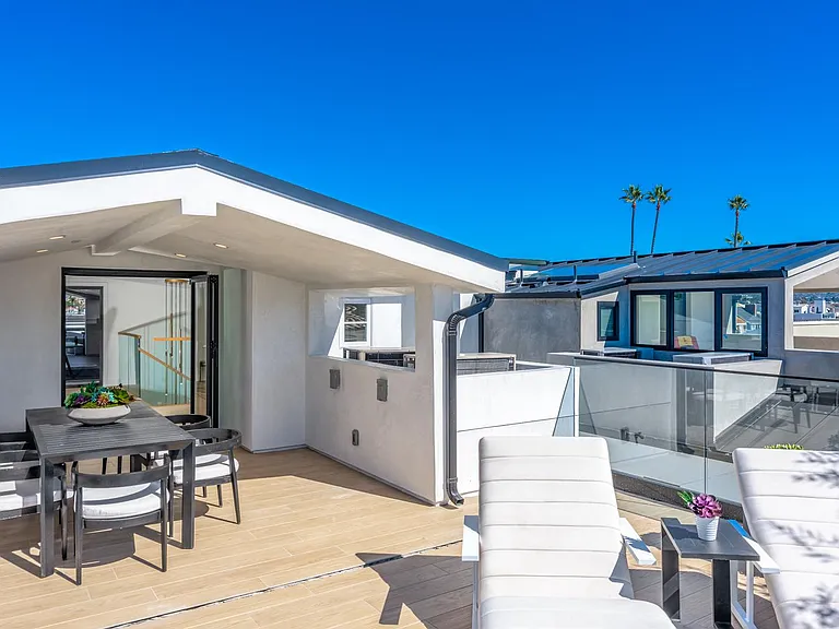 1025 W Balboa Blvd — Photo 40