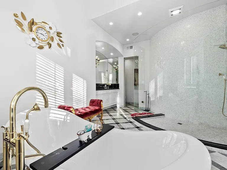 1368 N Doheny Pl — Photo 38