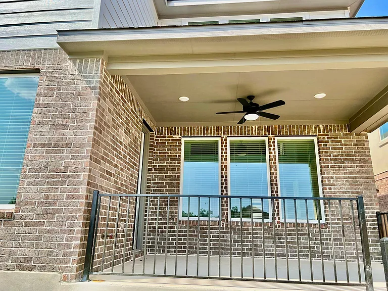 2128 Stampede Dr — Photo 23