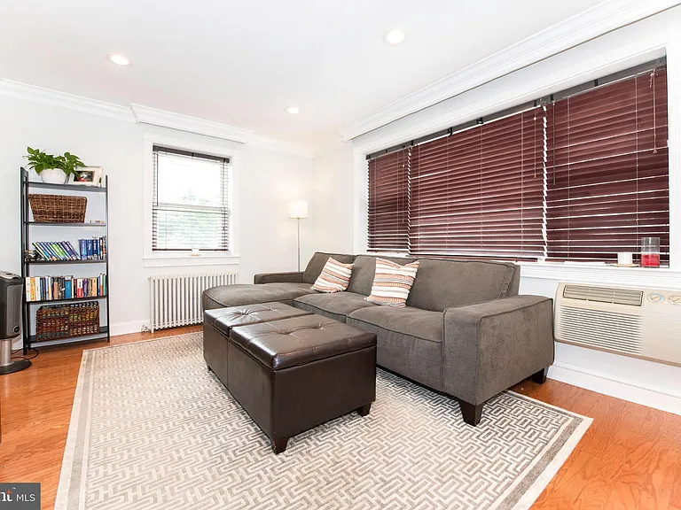 7036 Strathmore St #211 — Photo 12