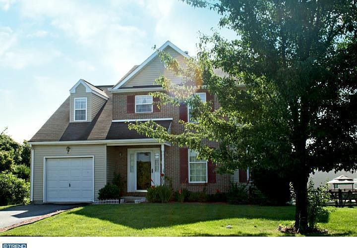 1st image of 202 N Barrington Ct