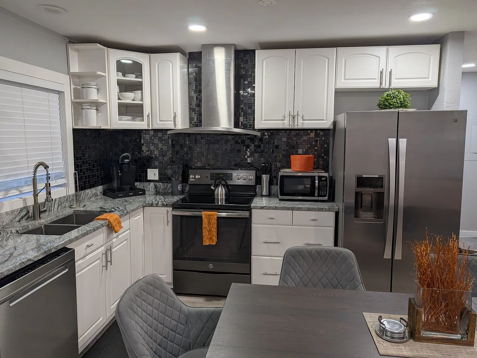 3 bed, 1392 sqft, $2,495 — Photo 4