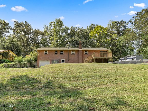 4th image of 128 Edgewood Heights Ln
