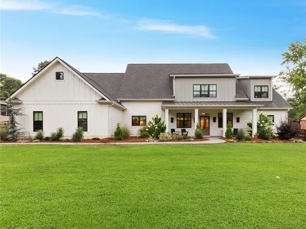 290 Walnutwood Trl, Roswell, GA 30075