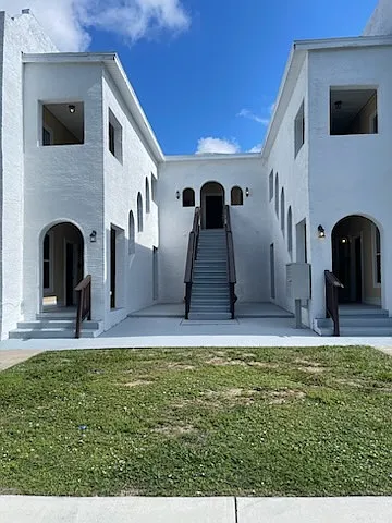 241 E Seminole Ave #2