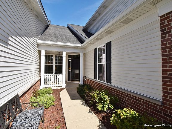 2nd image of 1044 Broadmoor Dr