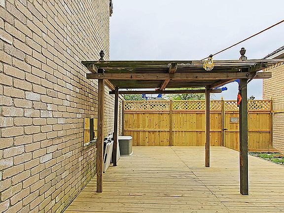 4th image of 8522 Scenic Green Dr