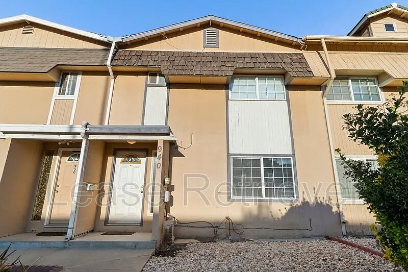 2 bed, 1.0 bath, 800 sqft, $1,895 — Photo 1
