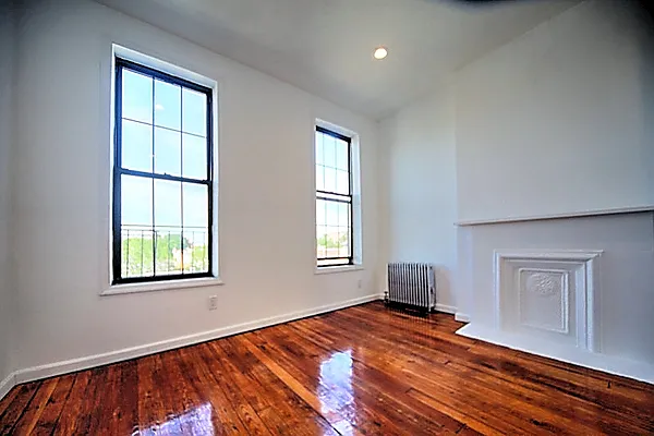 Rented by Metropolitan Realty | media 12