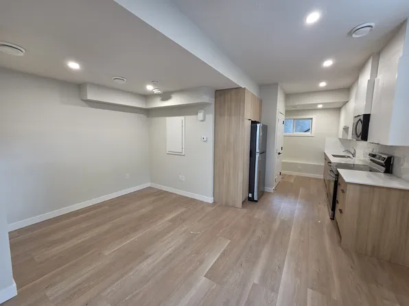 6203 109a St NW, Edmonton, AB T6H 3C6