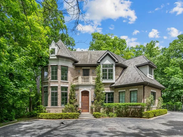 2390 Woodpath Ln, Highland Park, IL 60035