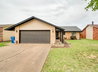 110 N Keystone Dr, Enid, OK 73703
