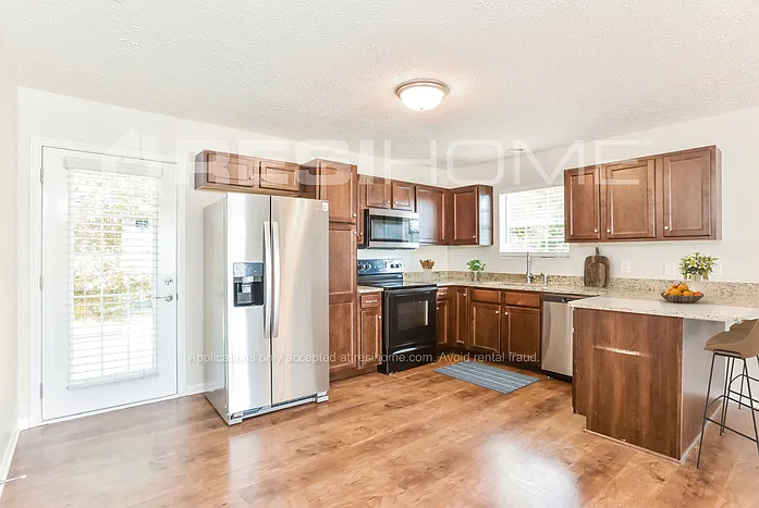 3 bed, 2.0 bath, 1532 sqft, $1,945 — Photo 2