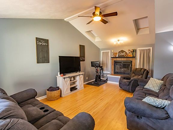 5th image of 729 E Leslie Ave