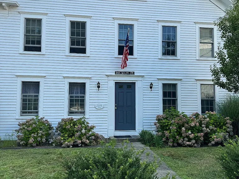 141 Main St #4 — Photo 1