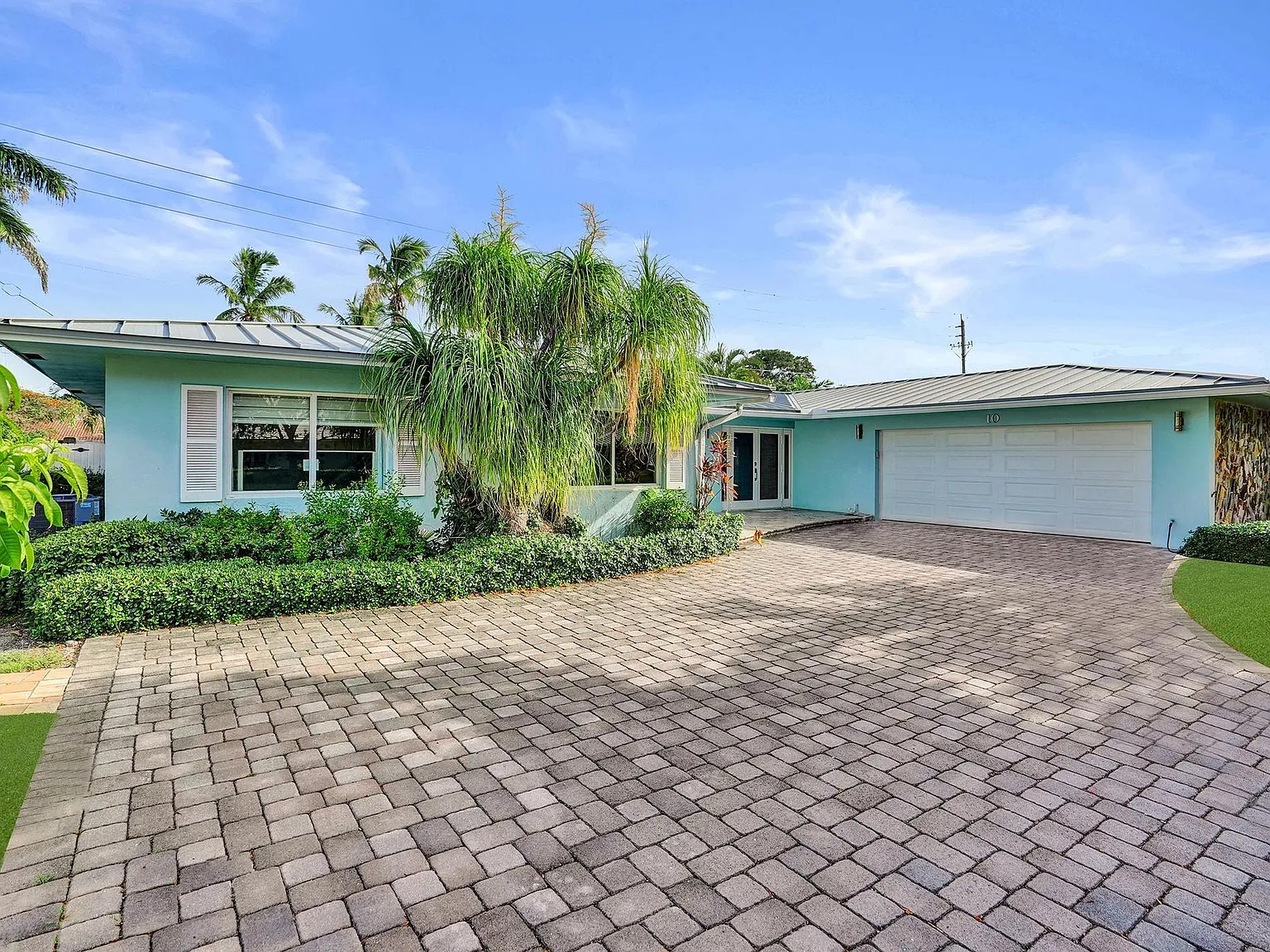 4 bed, 3.0 bath, 2499 sqft, $10,000 — Photo 1