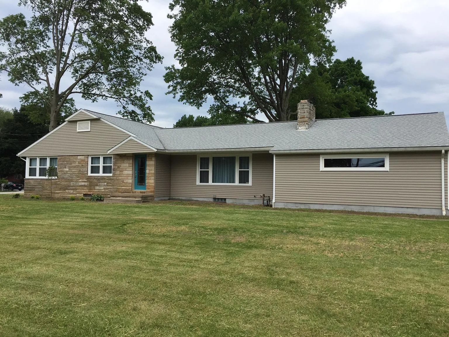 32 Maplewood Dr photo 1