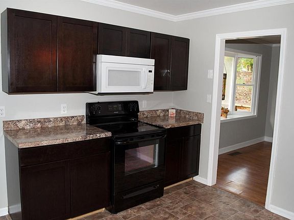 2nd image of 160 Kaylor Cir