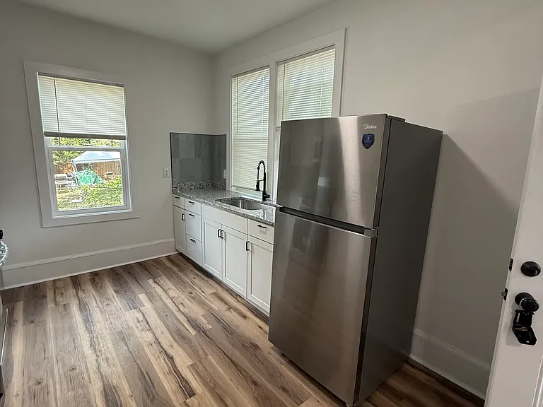 Kitchen (view 1)