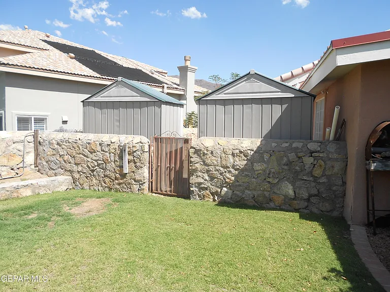 1201 Brown Ridge Pl — Photo 37