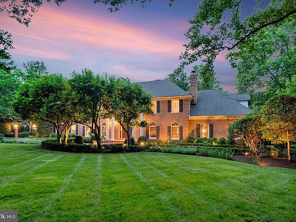 3rd image of 8014 Greenwich Woods Dr