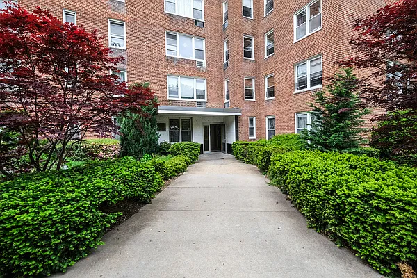 Sold by ERA Insite Realty Services | media 15