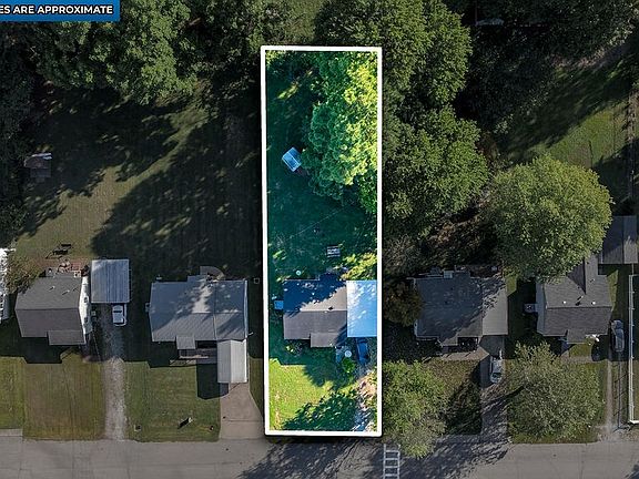 3rd image of 828 Bell Dr