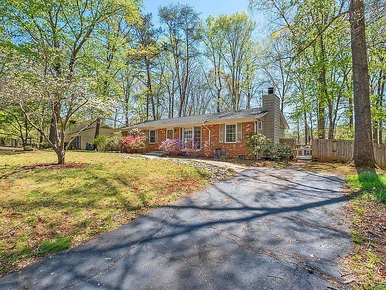 3 bed, 1512 sqft, $1,000 — Photo 3