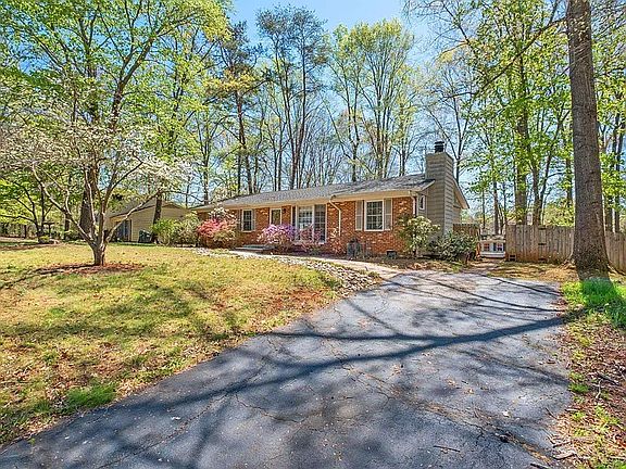 3rd image of 1635 Poes Ln