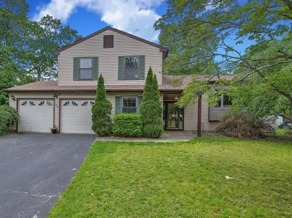 13 Tinker Ct, Howell, NJ 07731