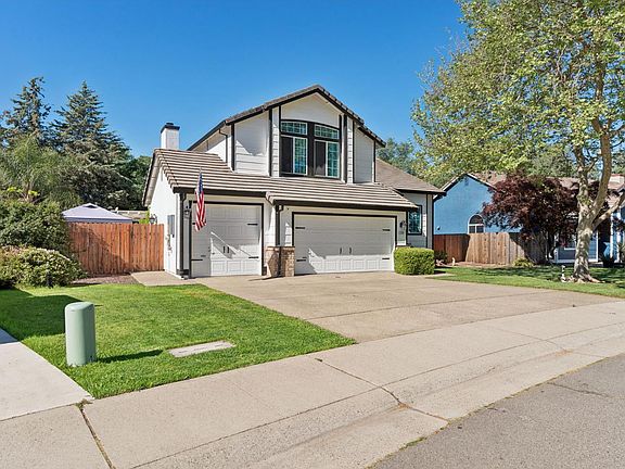 2nd image of 2890 Aquamarine Cir