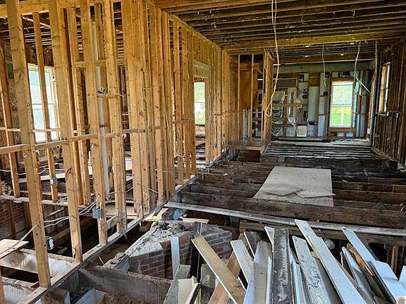 5th image of 3032 Mayfield Rd