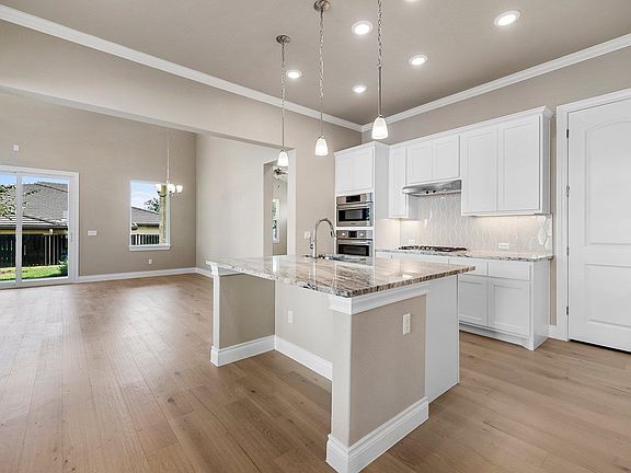 3rd image of 118 Lucia Court