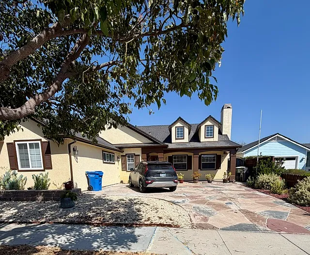 1550 Strawberry Ave — Photo 2