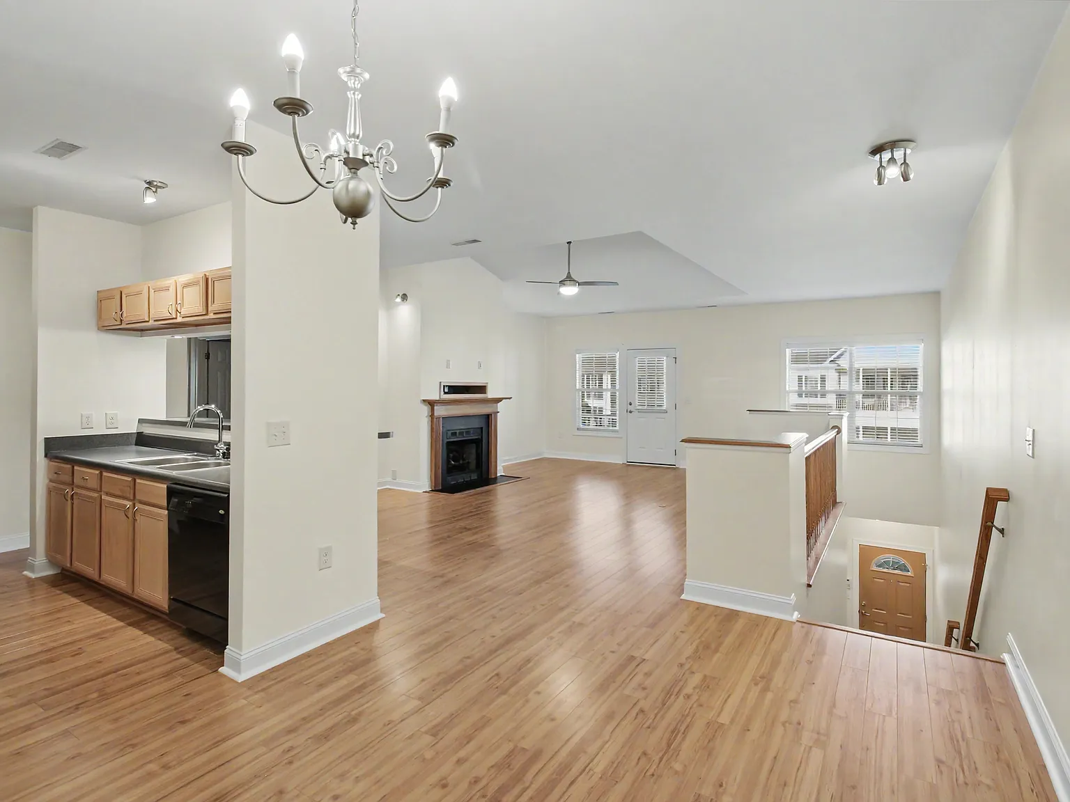 1925 Tara Ct — Photo 1
