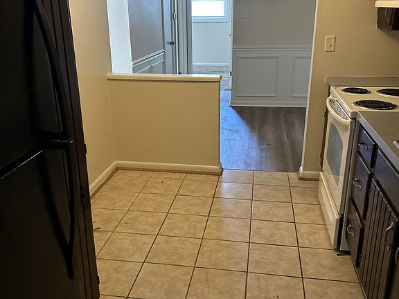 3rd image of 103 N Edgewood Dr APT 1