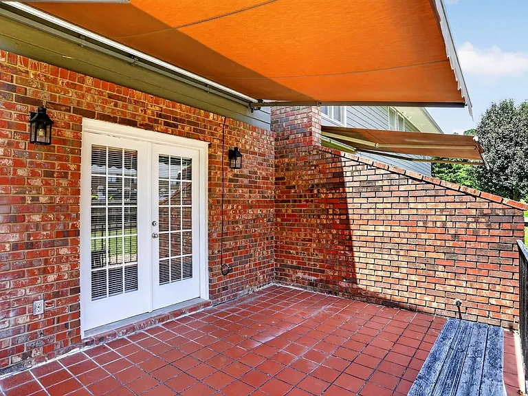 104 Montclair Dr — Photo 37