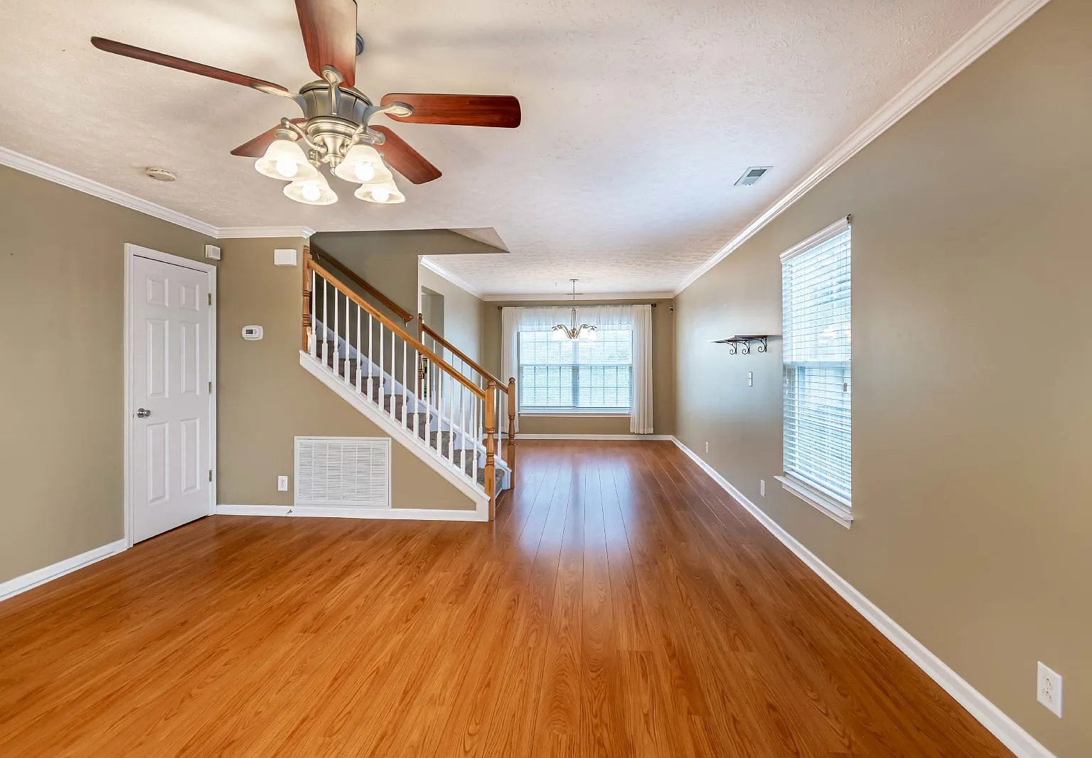 4 bed, 2.5 bath, 1965 sqft, $2,500 — Photo 4