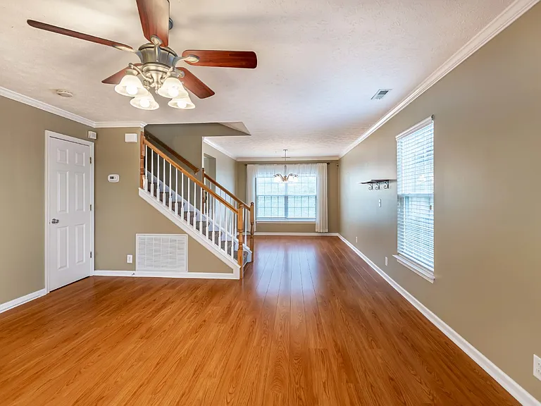 4716 Chepstow Dr — Photo 4